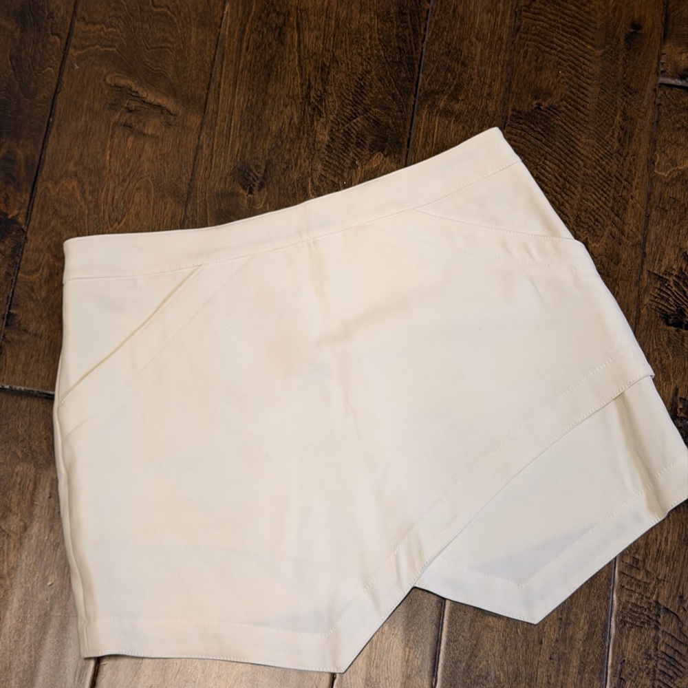 BCBGMaxAzria Cream Skorts